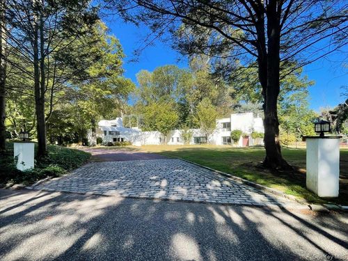 3 Mill Pond Ln, Locust Valley, NY, 11560-1230 | Card Image