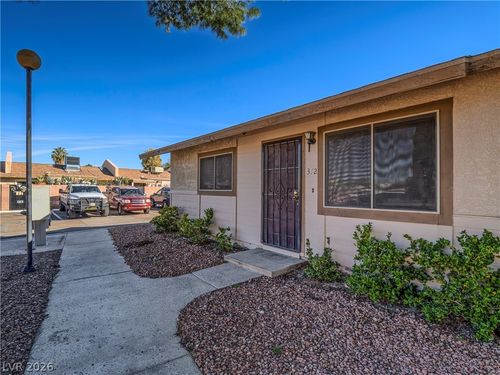 372 Linn Ln, Las Vegas, NV, 89110-4951 | Card Image