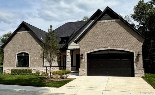 546 Maplehill Rd, Rochester Hills, MI, 48306-4317 | Card Image