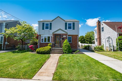 375 Latham Rd, Mineola, NY, 11501-1107 | Card Image