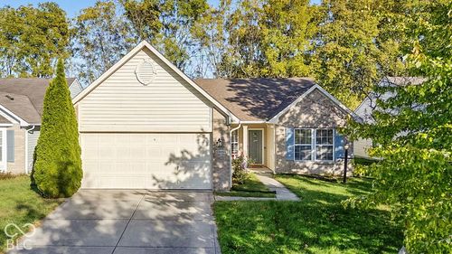 18984 Prairie Crossing Dr, Noblesville, IN, 46062-6640 | Card Image