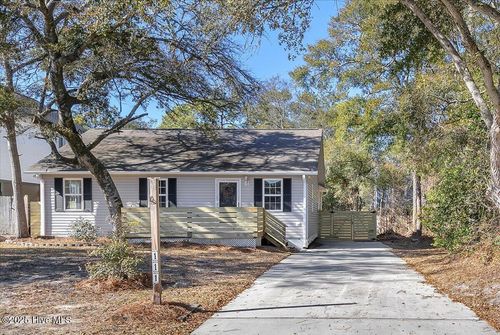 111 Nw 25th Street, Oak Island, NC, 28465 | Card Image