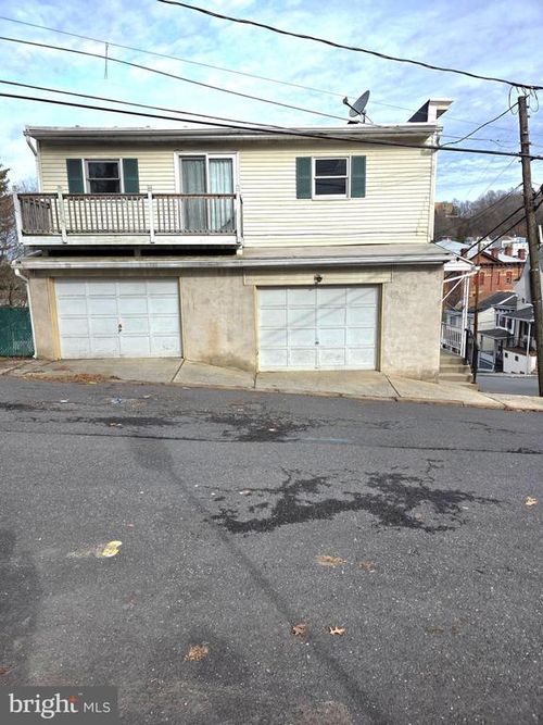 17 S Jackson St, POTTSVILLE, PA, 17901-3653 | Card Image