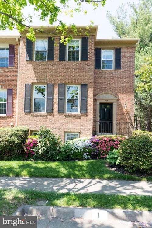 3100 Windwood Farms Dr, OAKTON, VA, 22124-2730 | Card Image