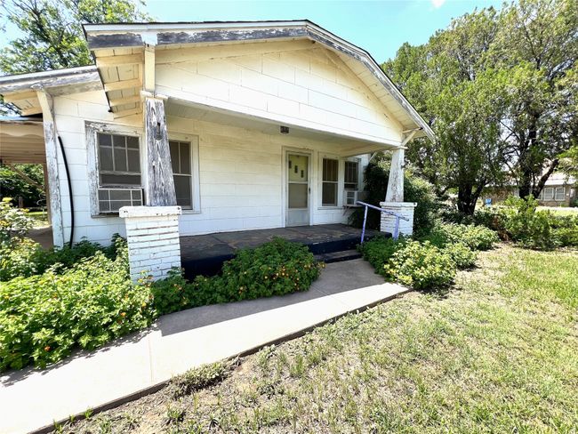 1103 N Avenue D, House other with 3 bedrooms, 1 bathrooms and null parking in Haskell TX | Image 4