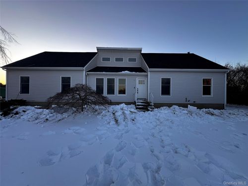 24 Kimberly Ct, Calverton, NY, 11933-1343 | Card Image