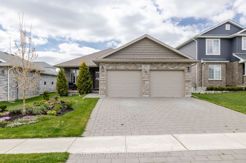 15 Shawns Trail, Thorndale, ON, N0M2P0 | Card Image