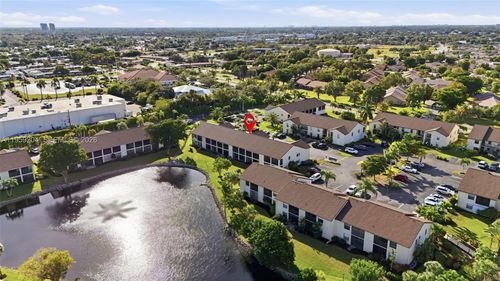 apt-201-9270 Lake Park Dr, FORT MYERS, FL, 33919-4850 | Card Image