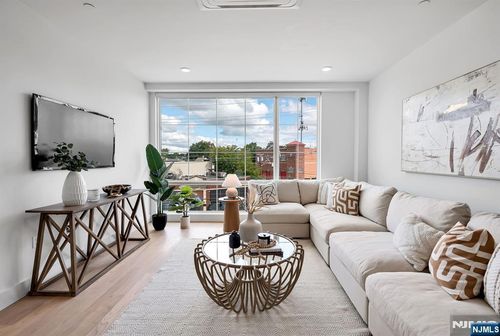 35 Jefferson Ave, Westwood, NJ, 07675-2367 | Card Image