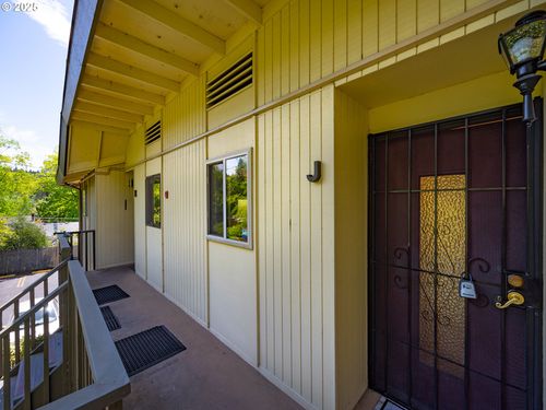 j-4059 Donald St, Eugene, OR, 97405-3982 | Card Image