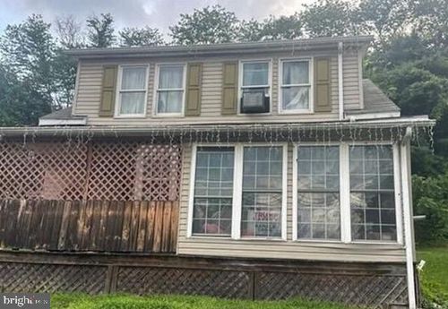 1045 W 4th St, LOCK HAVEN, PA, 17745-2601 | Card Image