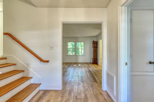 102 Wake Robin Cir, Spartanburg, SC, 29301-2624 | Card Image