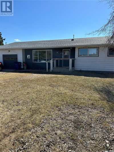 211 3 Rd Ave, House other with 5 bedrooms, 2 bathrooms and null parking in Kelvington SK | Image 1