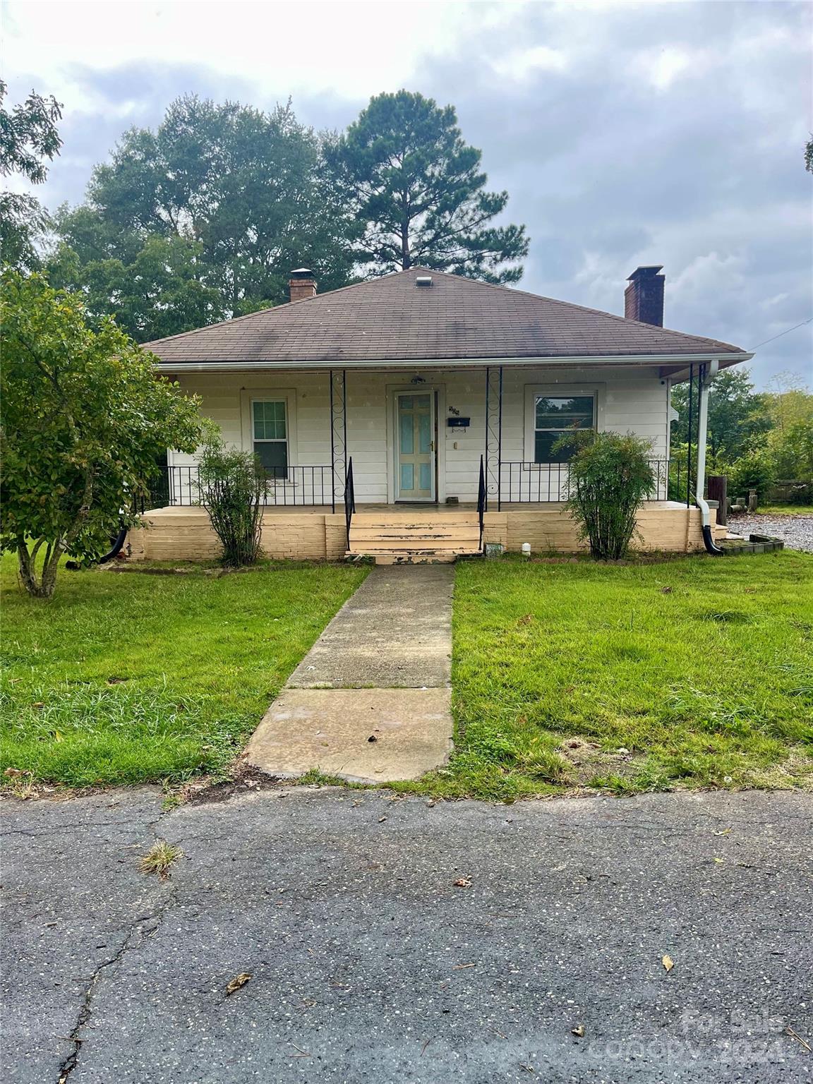 Davis St, Dallas, NC 28034