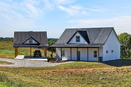 689 Amonett Cir, Byrdstown, TN, 38549-1012 | Card Image