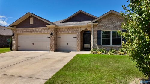 320 Addison Ct, New Market, AL, 35761-7768 | Card Image