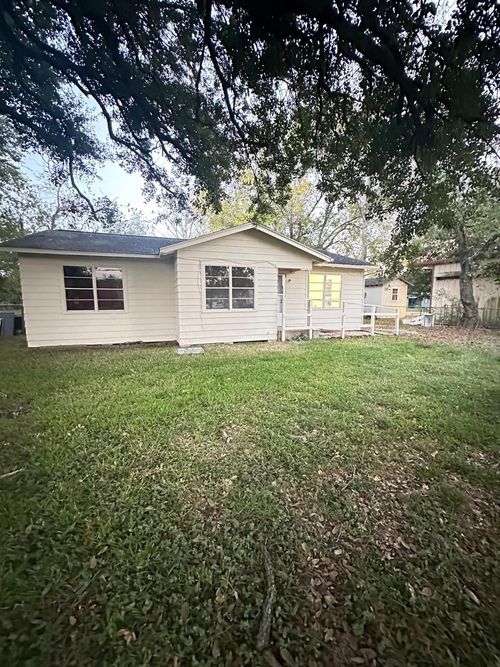 2108 Horn Rd, Bay City, TX, 77414-8025 | Card Image