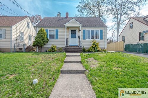 8 Fitzsimmons Ave, Middlesex, NJ, 08846-1661 | Card Image