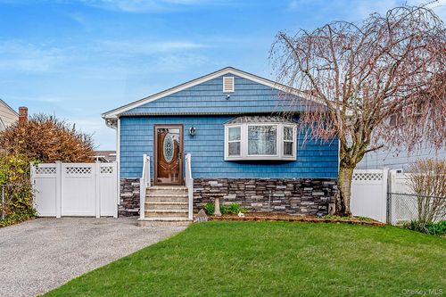 414 Myrtle Ave, West Islip, NY, 11795-4115 | Card Image