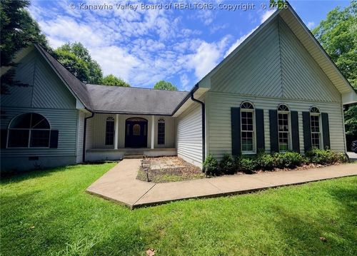 137 Whispering Ln, Fayetteville, WV, 25840-6642 | Card Image
