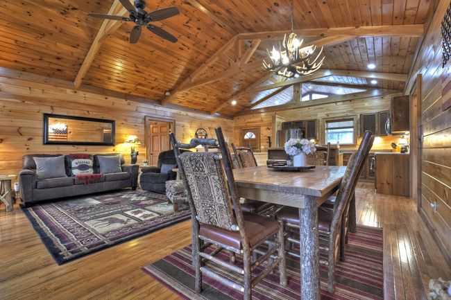 48 Logan Dr, Home with 3 bedrooms, 3 bathrooms and null parking in Mineral Bluff GA | Image 18