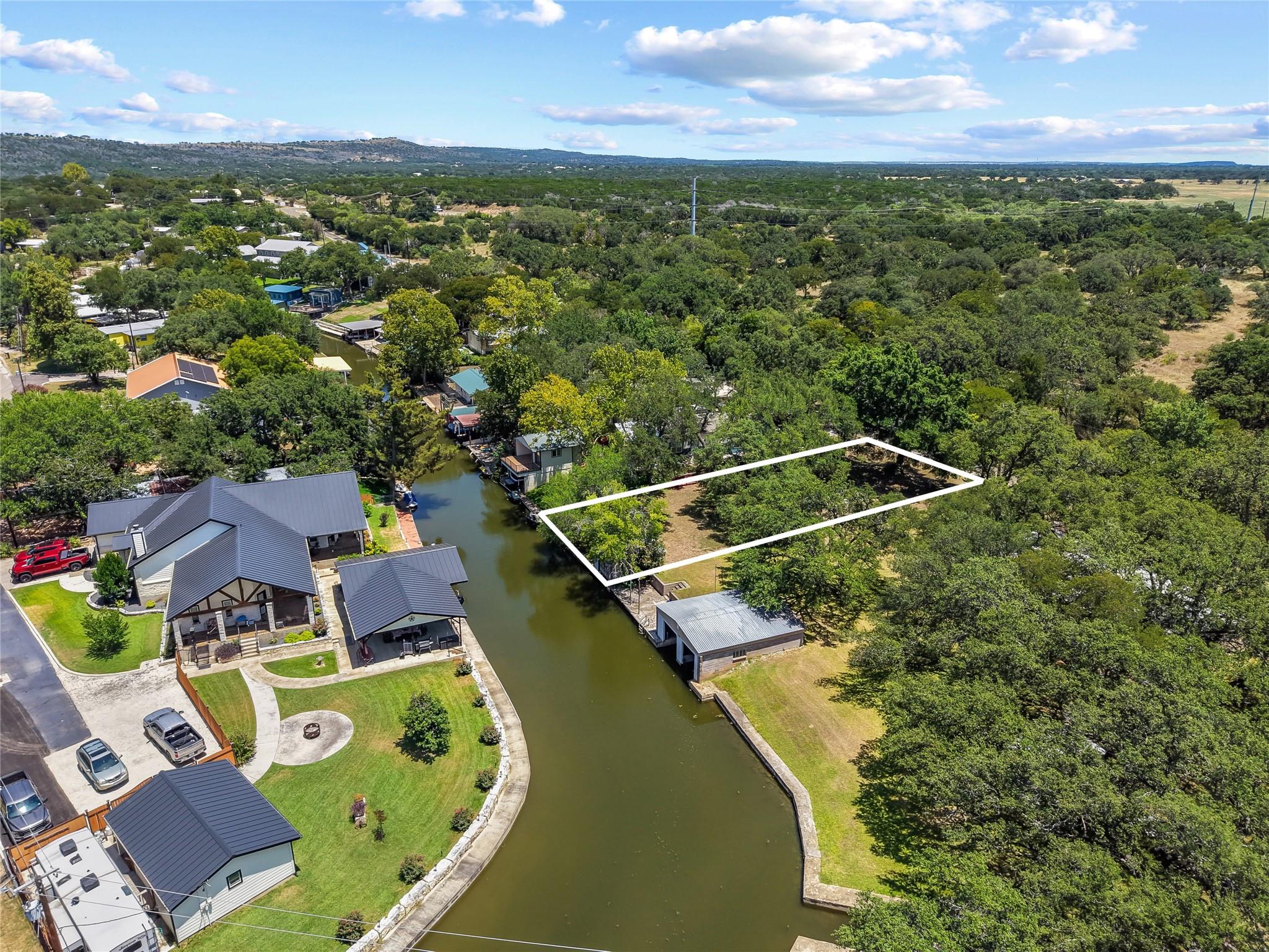 Land in Kingsland