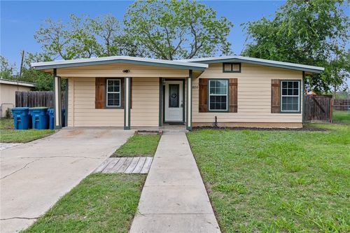 1804 N Mckinley St, Beeville, TX, 78102-2425 | Card Image