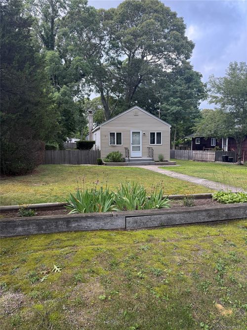 29 Maplewood Avenue, Brookhaven, NY, 11784 | Card Image