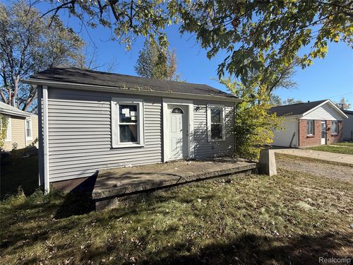 23824 Columbus Ave, Warren, MI, 48089-4438 | Card Image