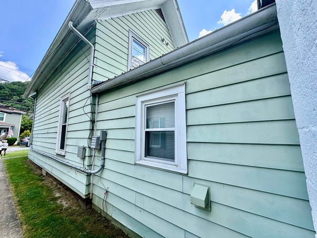 228 Main St, Home with 3 bedrooms, 2 bathrooms and null parking in Hinton WV | Image 22