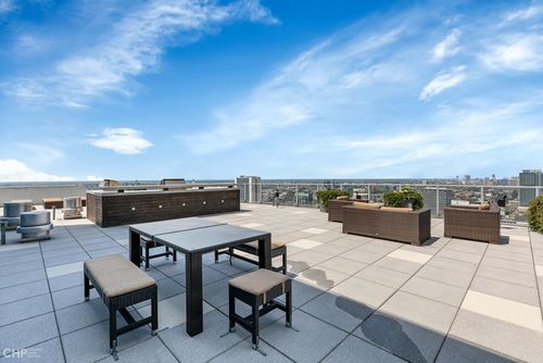 3501-303 Ohio St, Chicago, IL, 60654-7975 | Card Image