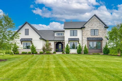 4500 Glenview Ct, Seville, OH, 44273-8945 | Card Image