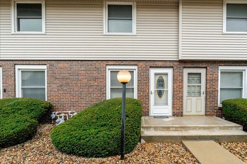 4-103 S Towanda Ave, Normal, IL, 61761-2111 | Card Image