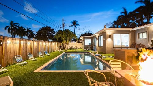 1024 Ne 4th St, Hallandale Beach, FL, 33009-3523 | Card Image