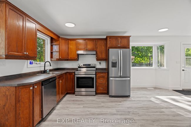 250 William St E, House other with 3 bedrooms, 2 bathrooms and 3 parking in Parkhill ON | Image 9