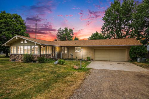 7349 E Main St, Eau Claire, MI, 49111-9532 | Card Image