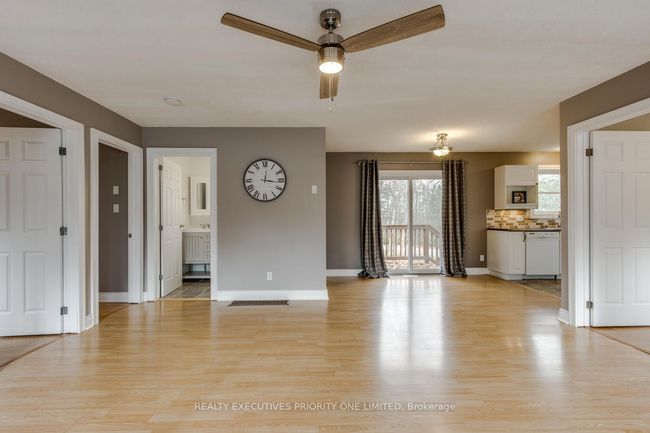 8 Musquake Crt, House other with 3 bedrooms, 1 bathrooms and 4 parking in Tiny ON | Image 5
