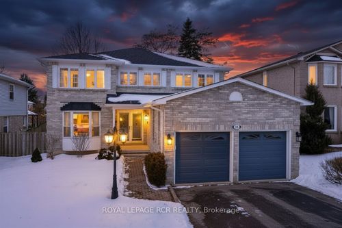 38 Chipperfield Cres, Whitby, ON, L1R1N9 | Card Image