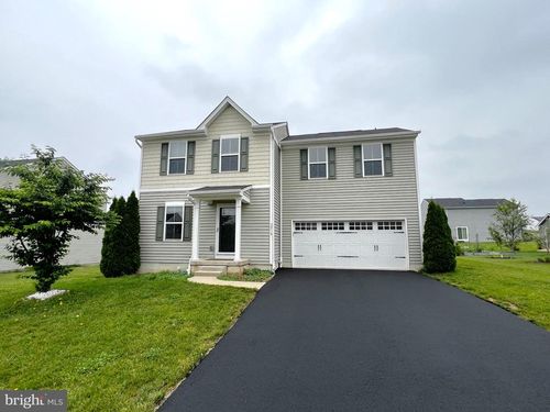 3215 Pebble Run Dr, DOVER, PA, 17315-5004 | Card Image