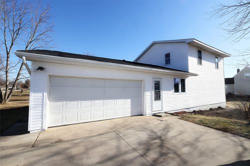 325 N Locust St, Madrid, IA, 50156-1063 | Card Image