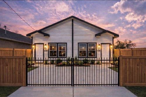 7993 Attwater St, Houston, TX, 77028-4616 | Card Image