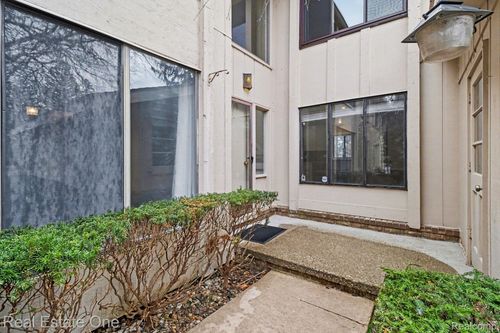 7329 Creek View Circle, West Bloomfield Charter Township, MI, 48322 | Card Image