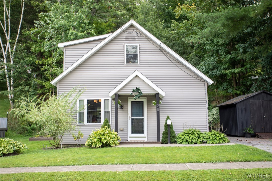Pearl St, Springville, NY 14141