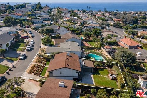 221 Via Los Miradores, Redondo Beach, CA, 90277-6761 | Card Image