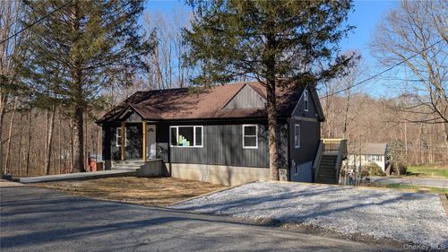 9 Park Rd, Carmel, NY, 10512-6320 | Card Image