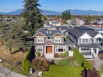 2817 Oliver Cres, House other with 6 bedrooms, 7 bathrooms and 2 parking in Vancouver BC | Image 1