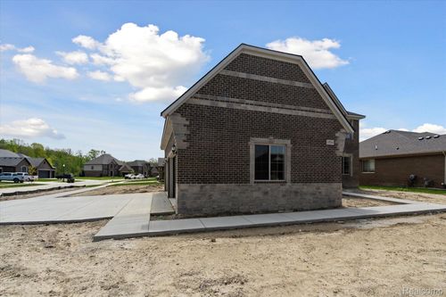 19059 Thompson Dr, Macomb, MI, 48042-6250 | Card Image