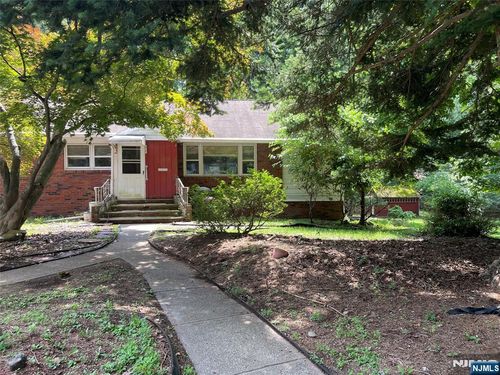 84 Grove Street, Oakland, NJ, 07436 | Card Image