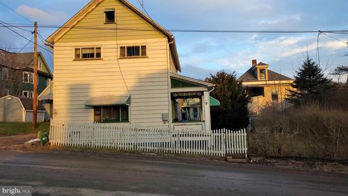 9 Oak St, OIL CITY, PA, 16301-1739 | Card Image