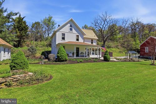 1689 Tolna Junction Ln, NEW FREEDOM, PA, 17349-9100 | Card Image